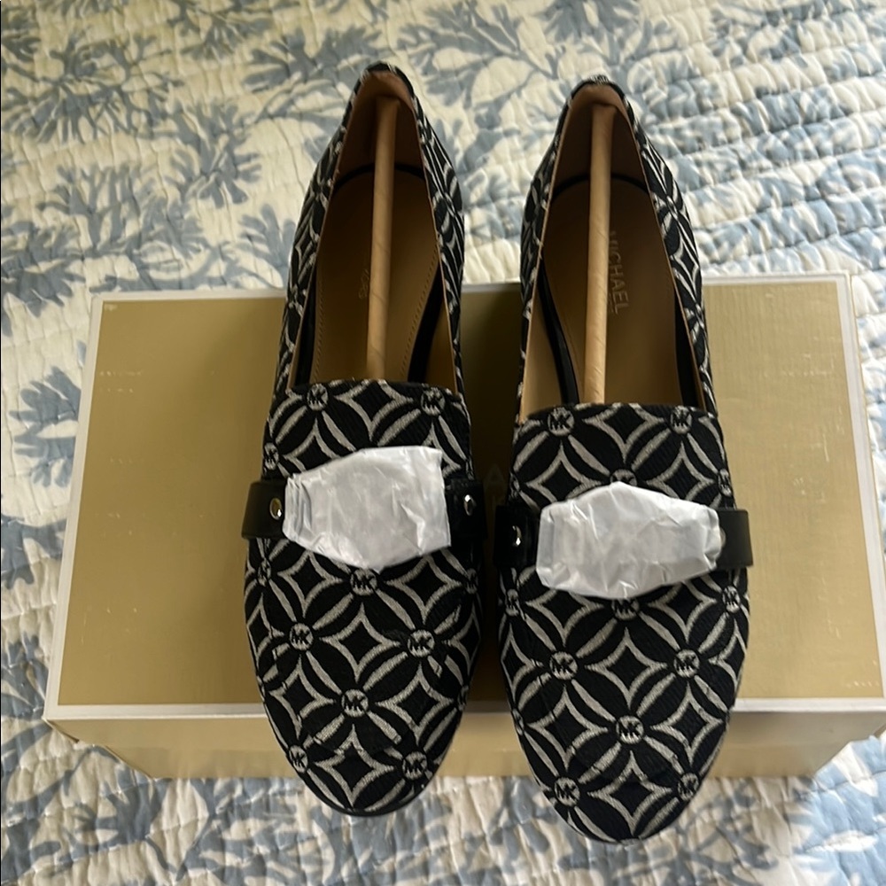 Michael Kors Black and White Geometric Flats Size 7 NWT